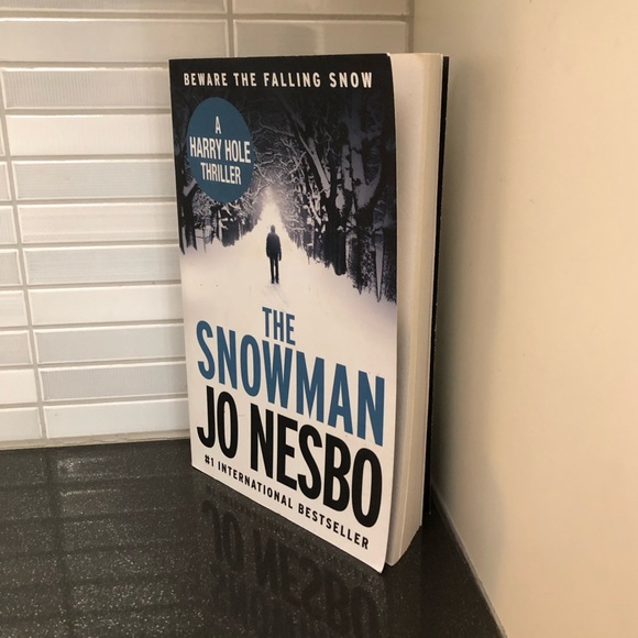 The Snowman by Jo Nesbo - Picture 2 of 8